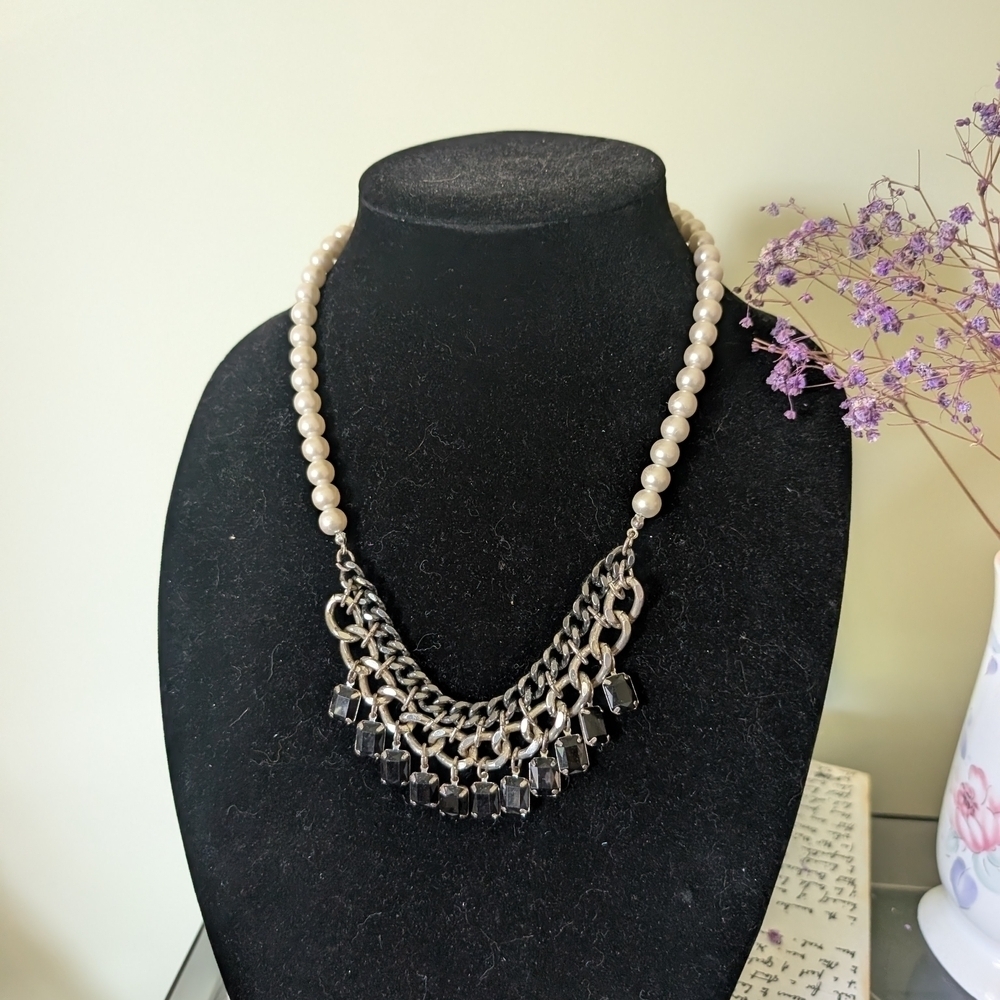 Elegant Pearl and Black Chain Necklace